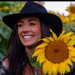 Meet your Posher, Ashlyn